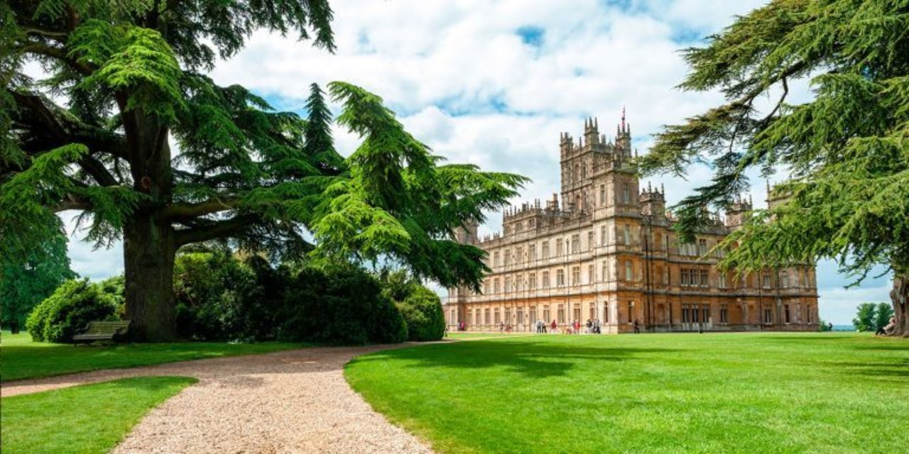 Landscape surrounding Highclere Castle, the setting for Downton Abbey (2010 – 2015) Landscape surrounding Highclere Castle, the setting for Downton Abbey (2010 – 2015)