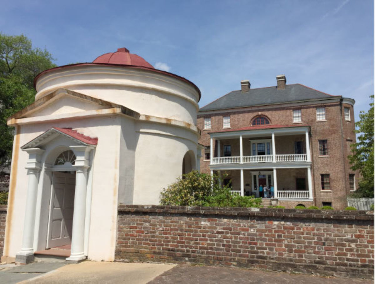 The south facing garden façade of the Manigault House, complete with the garden folly in the foreground (Image: Sebastian von Marschall)