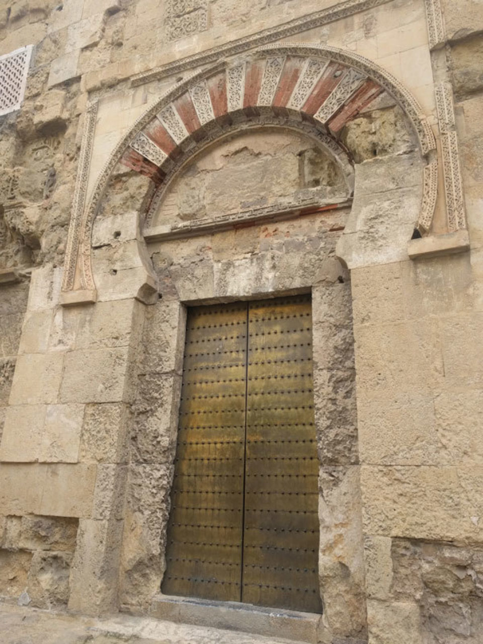 A doorway located in the outer walls of La Mezquita