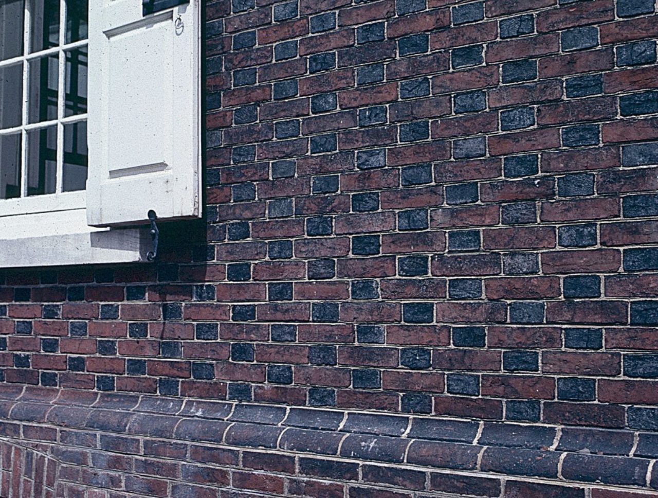 Figure 13: Carpenters’ Hall, detail of east wall (Loth)