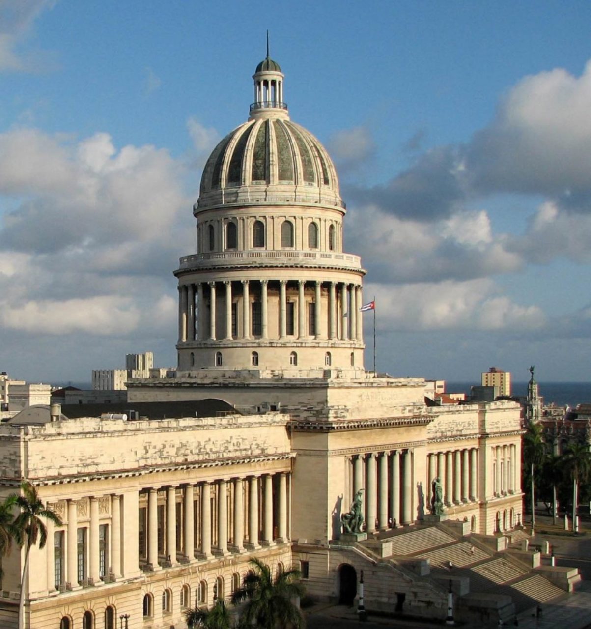 Figure 13. El Capitolio, Havanna, Cuba (courtesy of Yomangani)