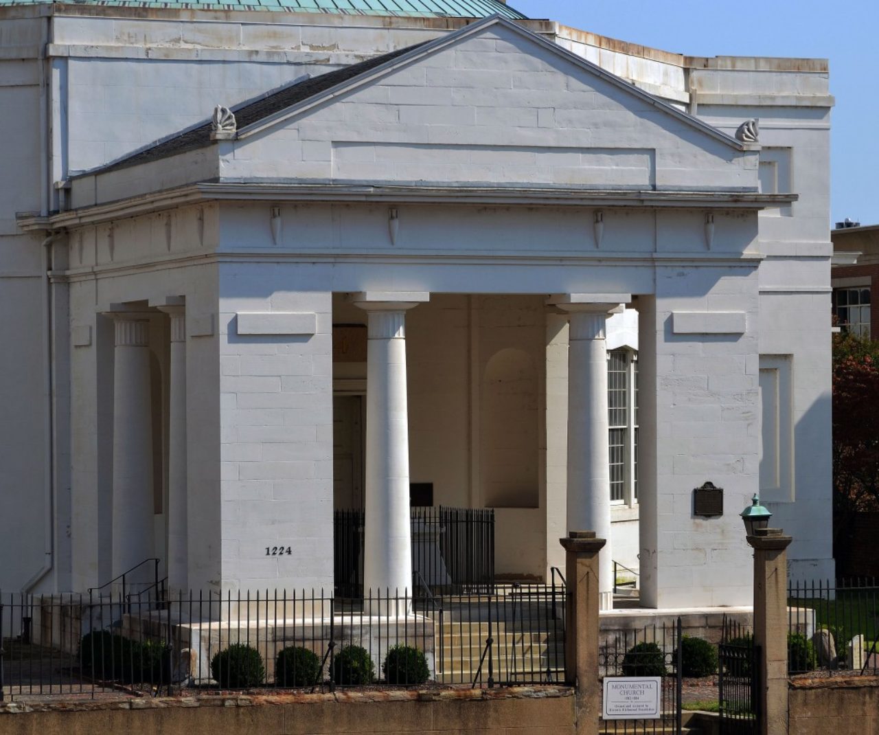 Figure 3. Monumental Church portico (Loth)