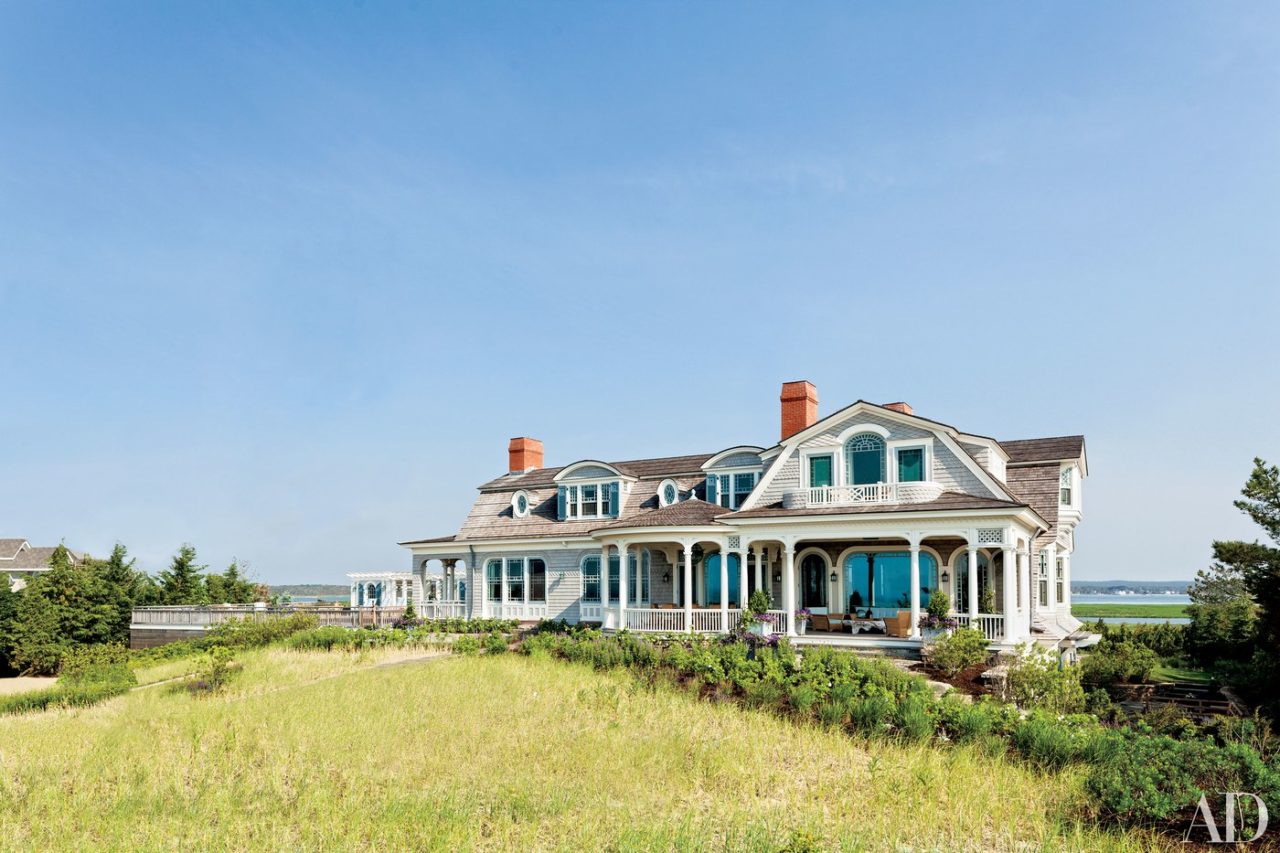 House designed by Robert A.M. Stern Architects in East Quogue, NY